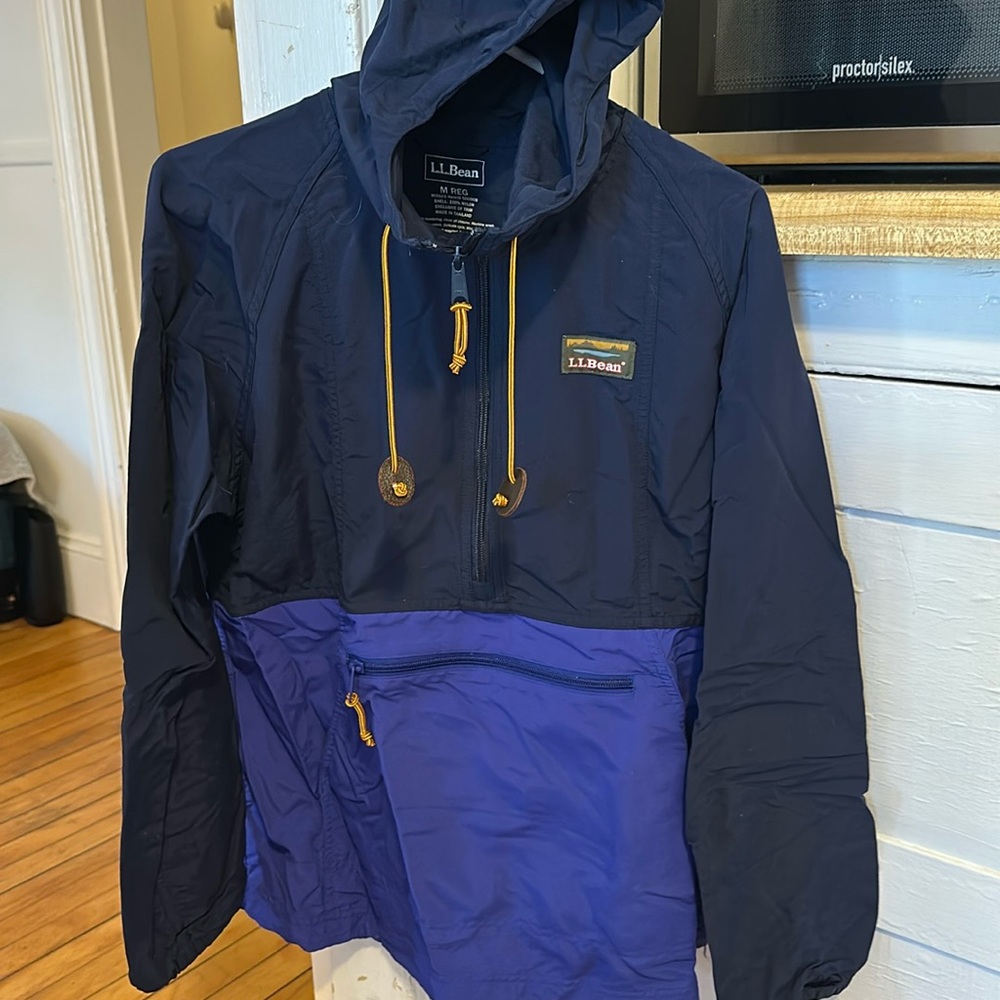 Ll bean pull over half zip light wind/rain coat. Size women’s M.